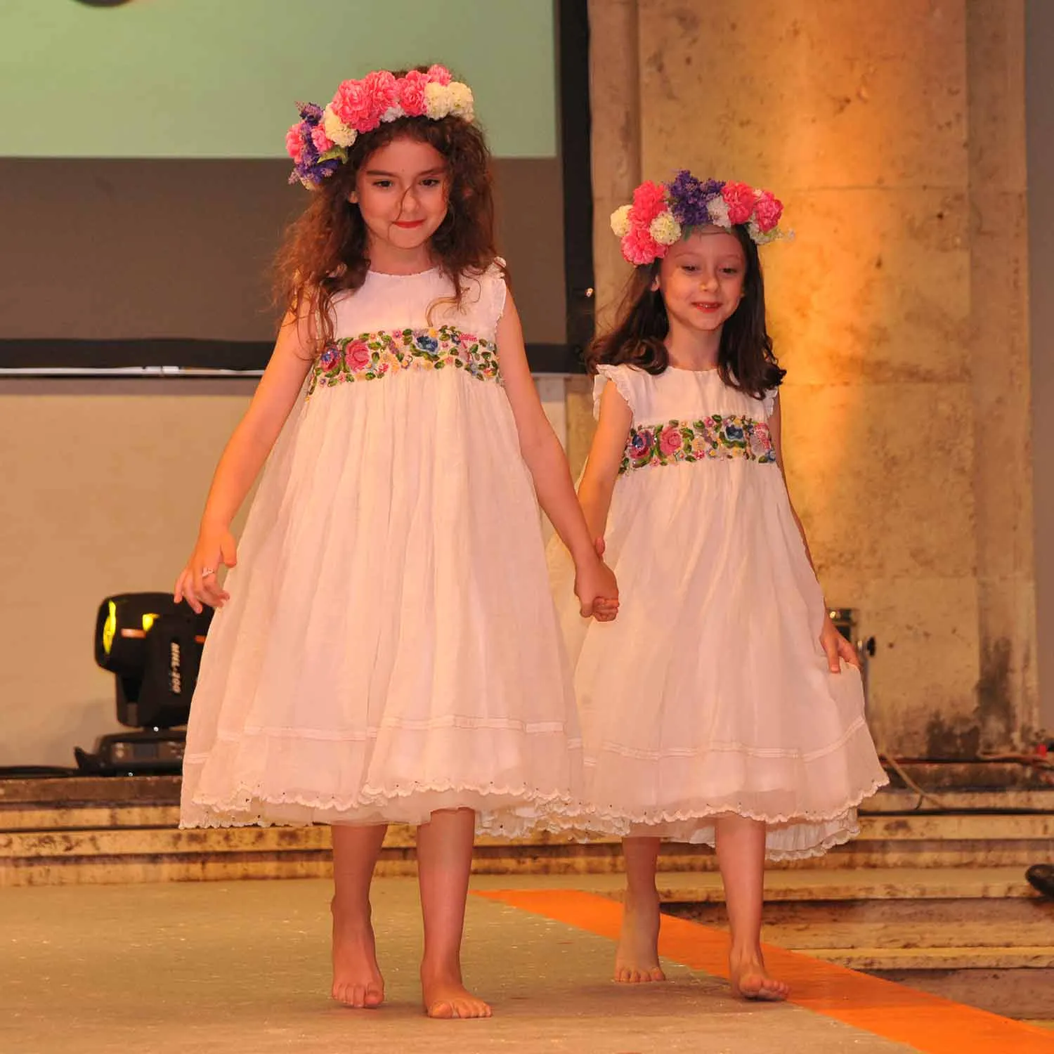 Abito Bambina Bianco Con Ricami