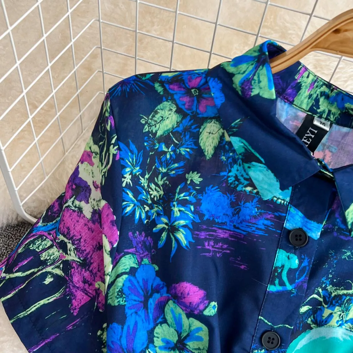Abito elegante midi a camicia autunnale da donna con risvolto floreale monopetto femminile con cintura viola scuro Traf Daily Ch