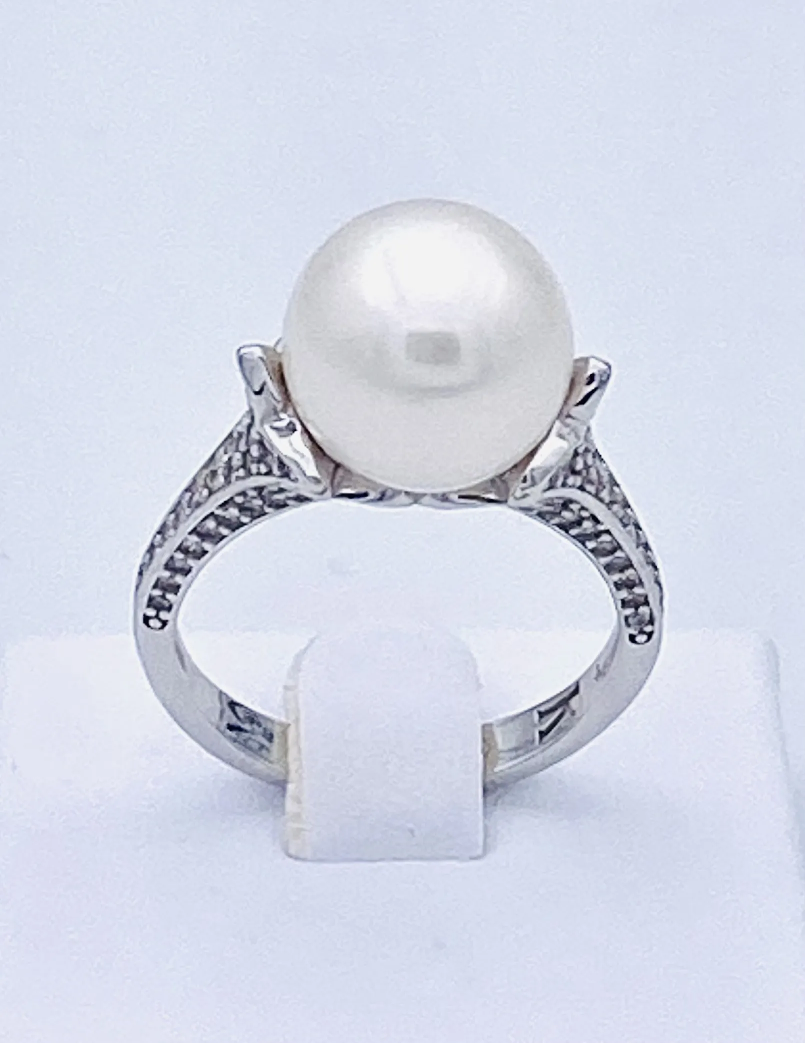 Anello perla coltivata oro bianco 750% Art. ANPE
