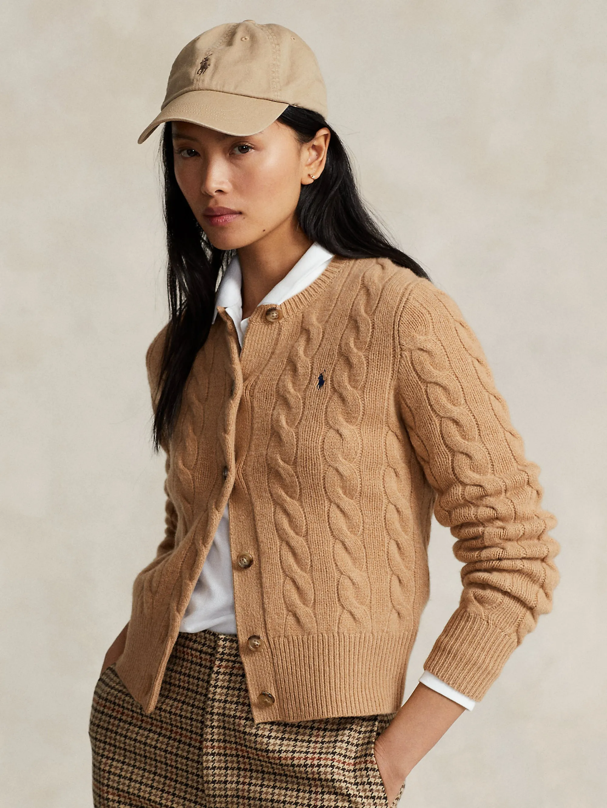 Cardigan a Trecce con Chiusura Smerlata Caramello