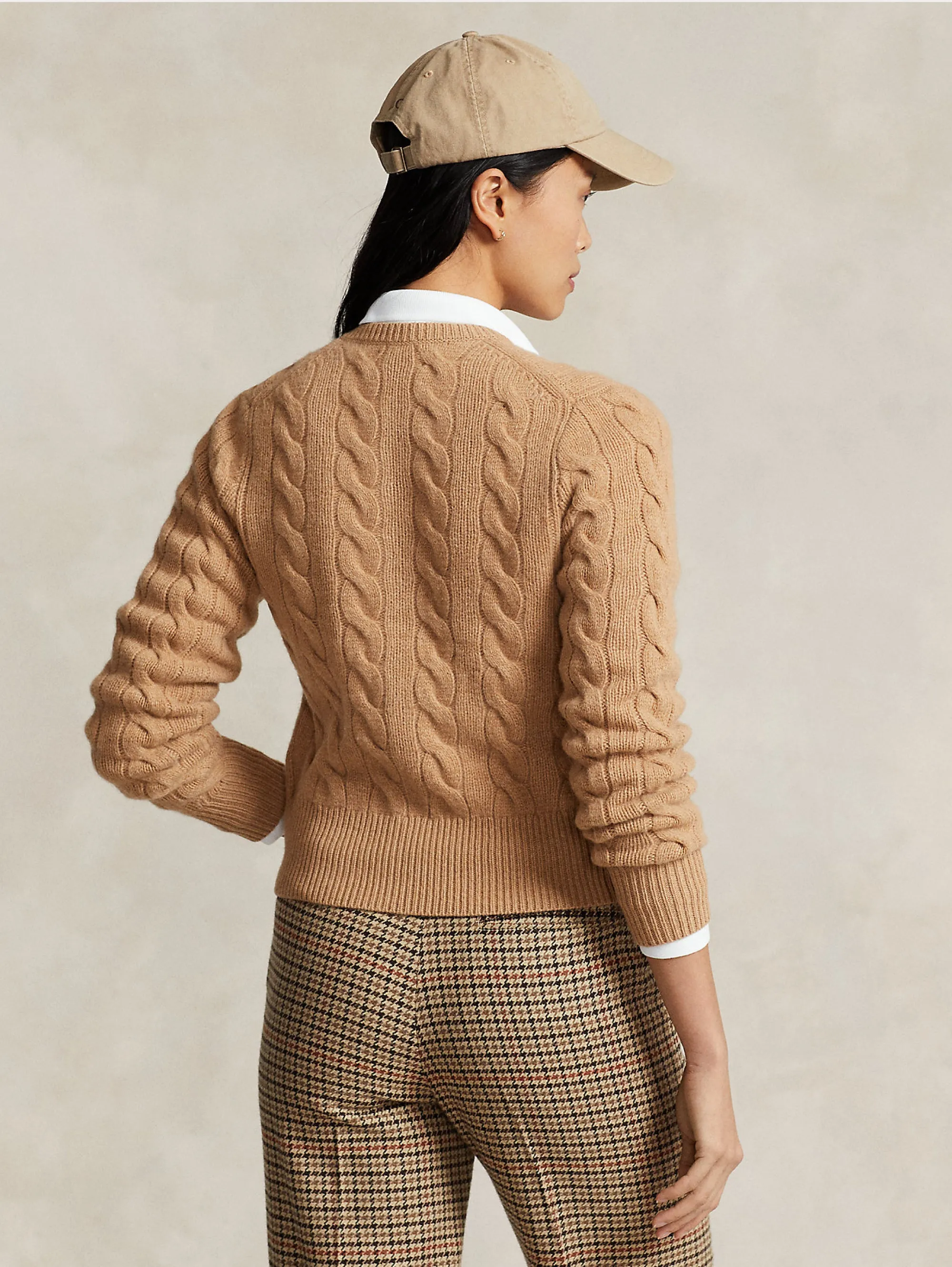 Cardigan a Trecce con Chiusura Smerlata Caramello