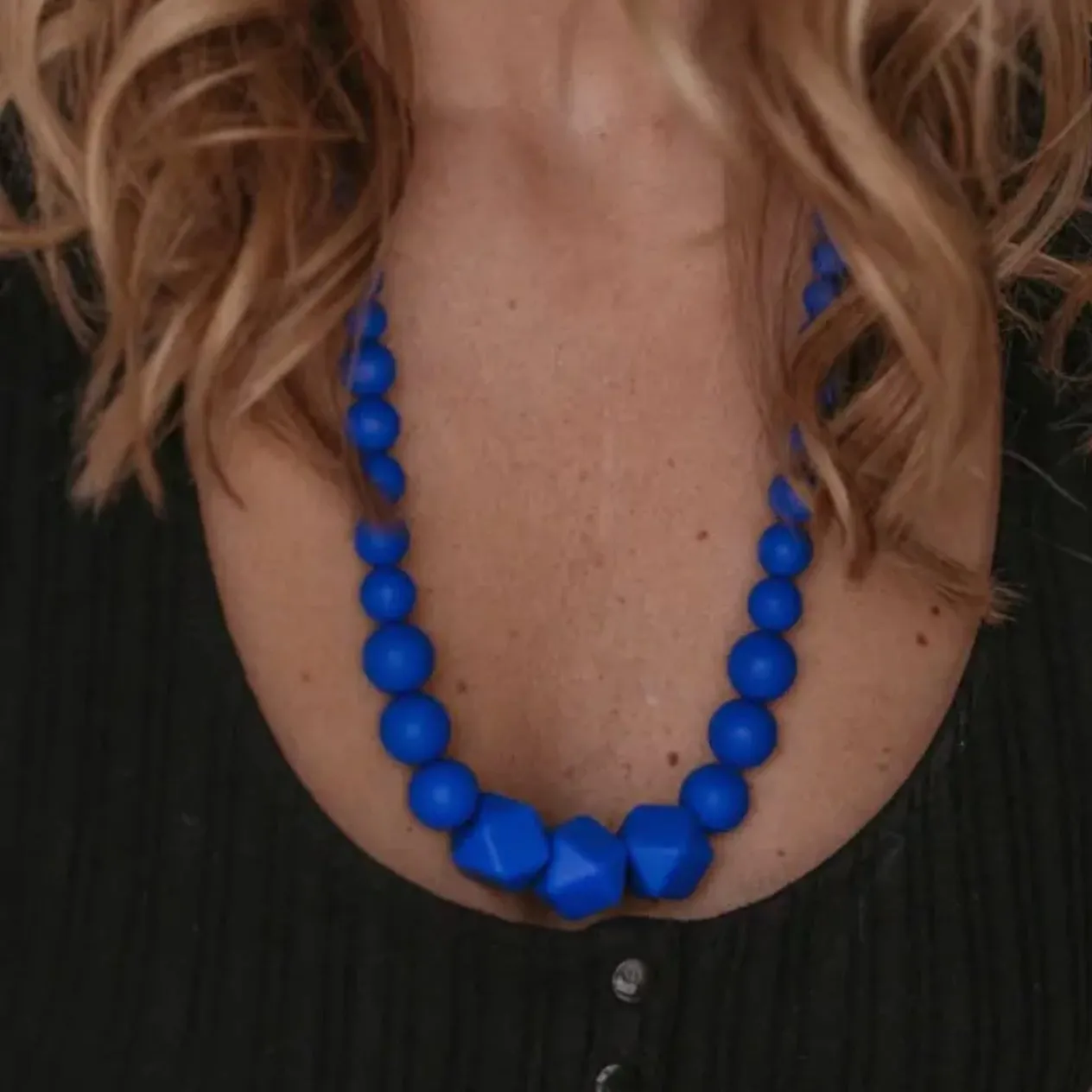 Collana allattamento,  trasporto e dentizione Louise ROYAL BLU