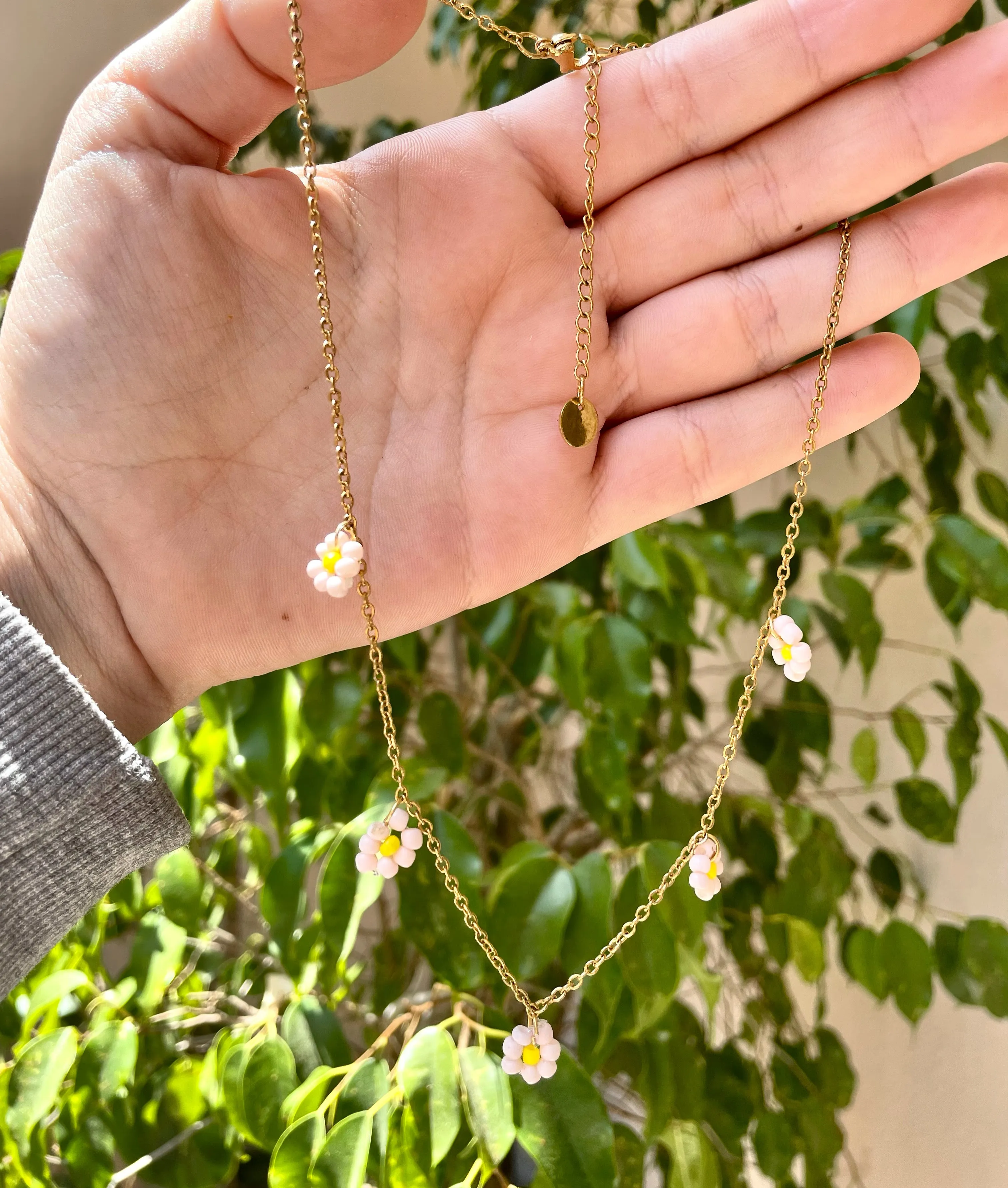 Collana con margherite rosa