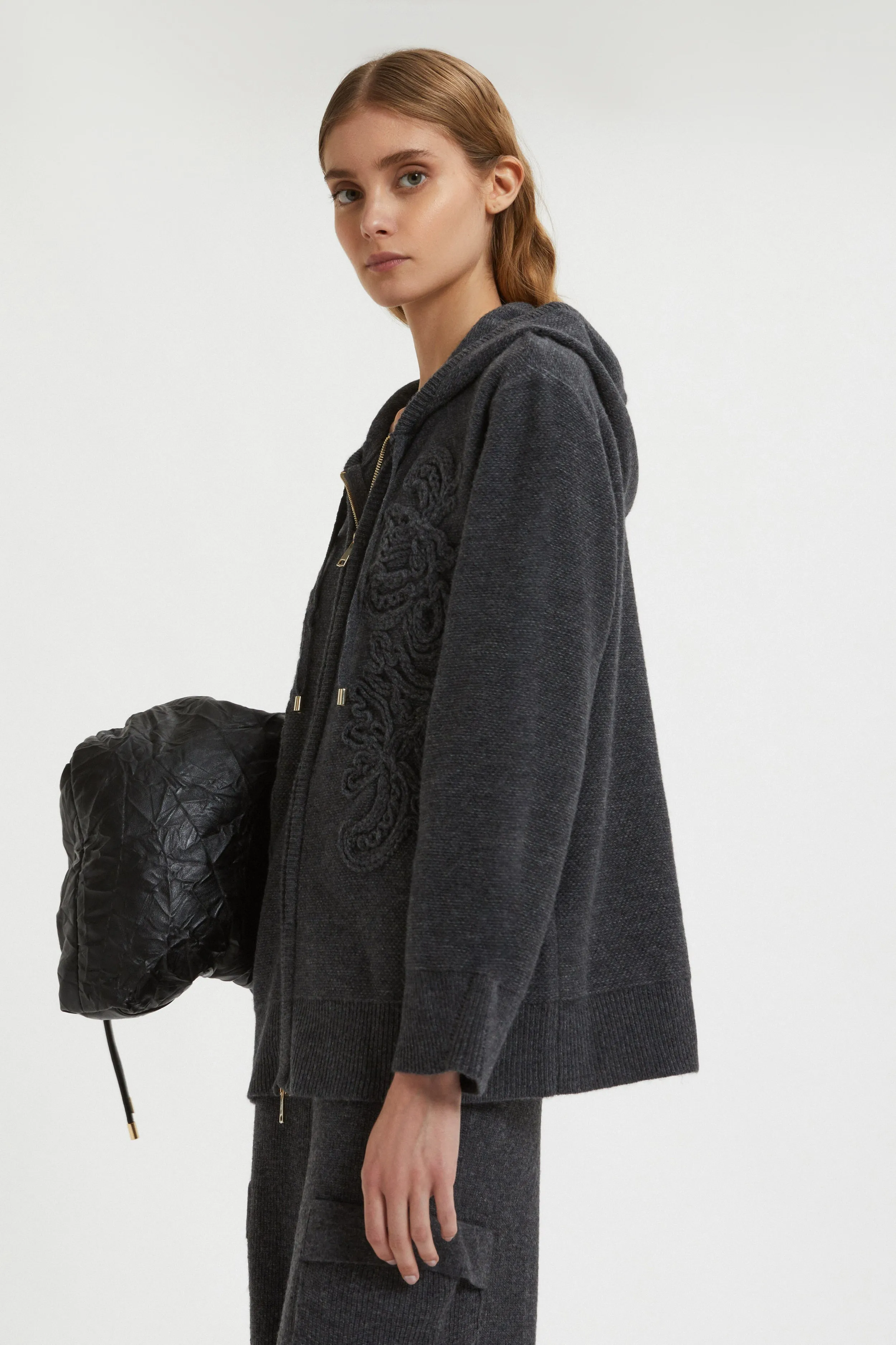 Ermanno Firenze MAGLIA RICAMATA CON ZIP E CAPPUCCIO