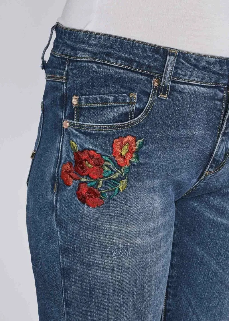 Jeans fit and flare con ricamo