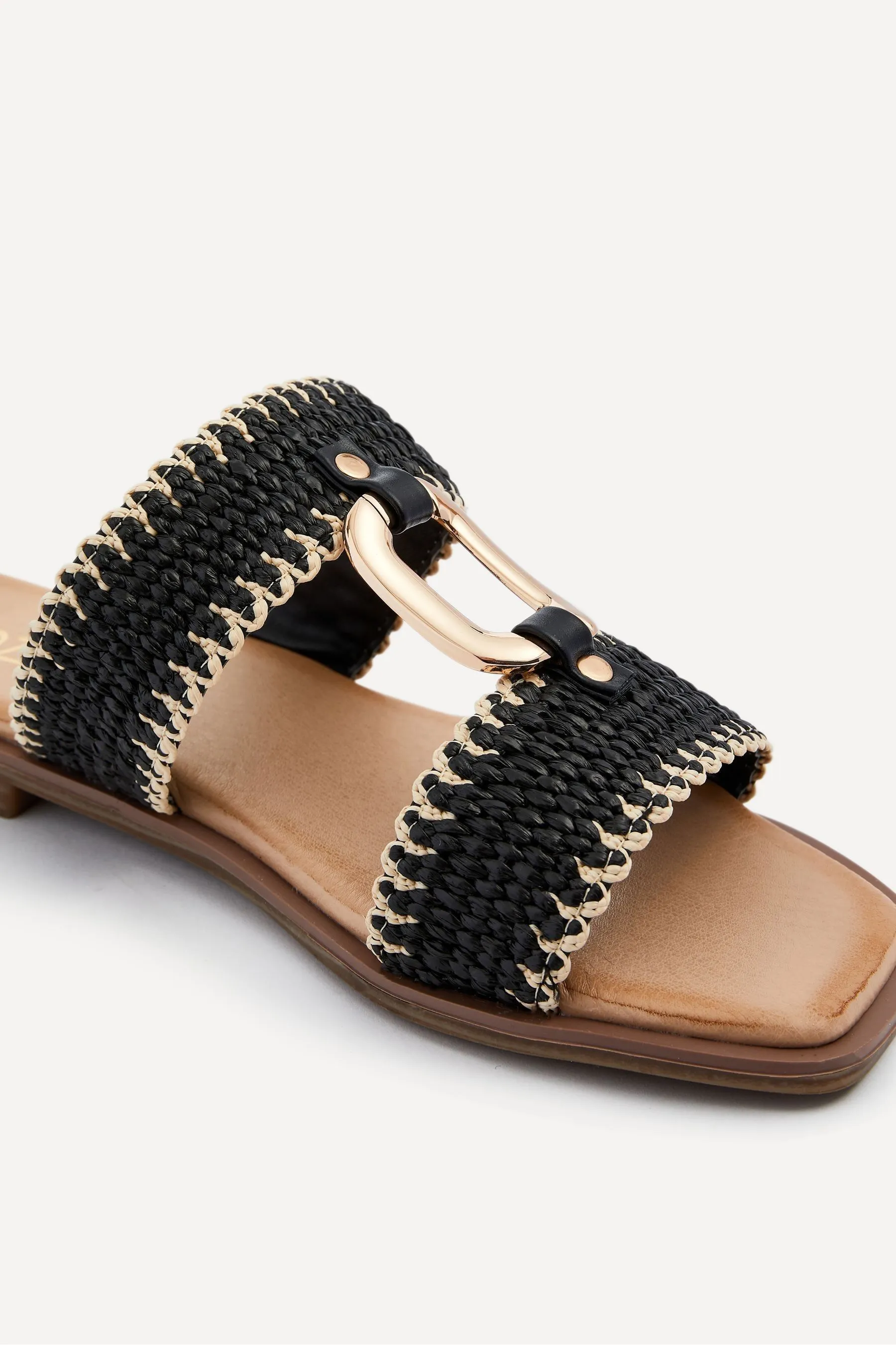 Linzi JoJo - Sandali piatto con spalline in rafia e fibbie grandi