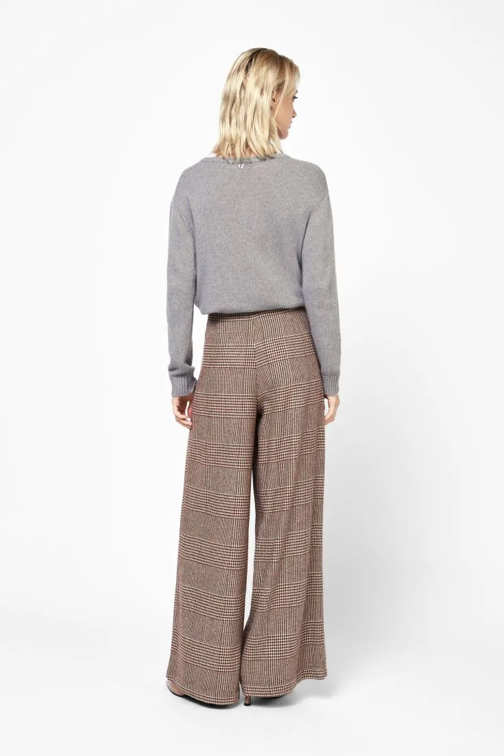  Palazzo trousers with checkered pattern    