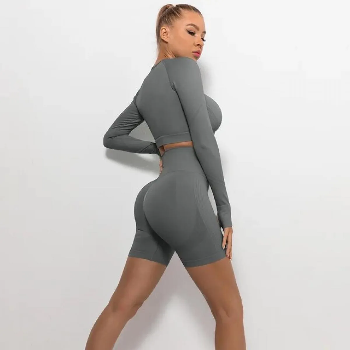 Set da yoga senza cuciture Sport Fitness Vita alta Pantaloncini per il sollevamento dell'anca color pesca Abito a maniche lunghe
